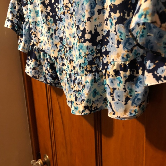 Design Lab off the Shoulder Floral Blouse - Picture 5 of 7